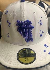 CAPPELLO LANCIATO DA SFERA EBBASTA AL CONCERTO O.U