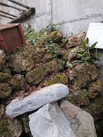 Tufi, pietre e capitelli antichi già squadrate