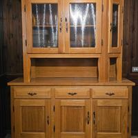 Credenza in legno massiccio – Stile classico con v