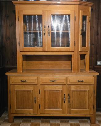Credenza in legno massiccio – Stile classico con v