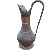 Brocca antica in rame battuto a mano con manico 