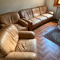 Divano In Pelle 3 posti e 2 Poltrone