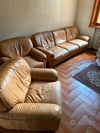 Divano In Pelle 3 posti e 2 Poltrone