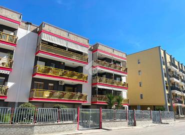 4 LOCALI A CANOSA DI PUGLIA