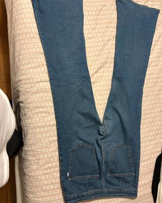 Jeans BERSHKA a zampa