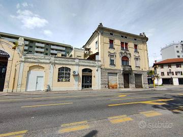 Negozio fronte strada di forte passaggio