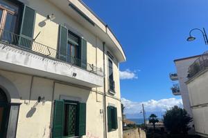 2 LOCALI A NAPOLI