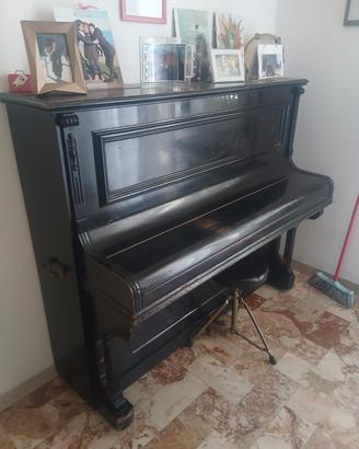 Pianoforte verticale J. C. BAER 