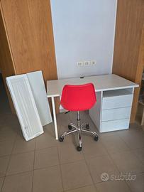 Scrivania + sedia con ruote