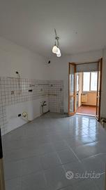 Luminoso Quadrilocale con Doppi Servizi in Zona Re