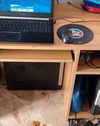 scrivania pc