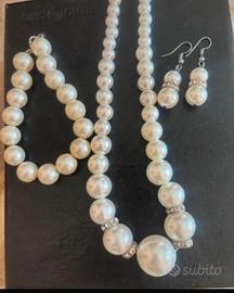 Collana, bracciale e orecchini di perle