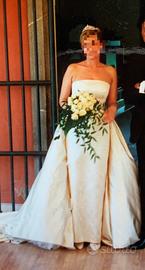 Abito da sposa in seta colore avorio