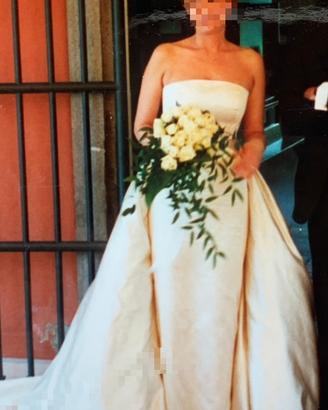 Abito da sposa in seta colore avorio