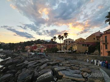 Liguria vacanze, 6 posti letto.10 metri dal mare