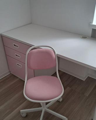 SCRIVANIA  CON CASSETTIERA E SEDIA