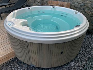 Vasca di idromassaggio