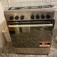 Cucina a gaz e forno elettrico