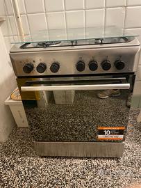 Cucina a gaz e forno elettrico