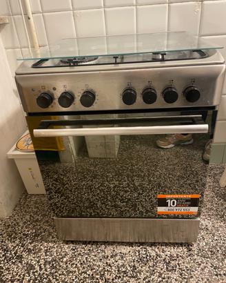 Cucina a gaz e forno elettrico