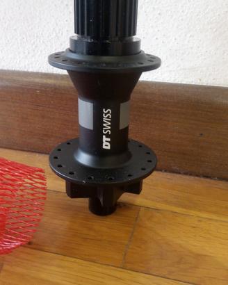 Mozzo posteriore DT Swiss 370 microspline boost 