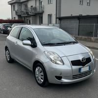 Toyota Yaris 1.0 benzina 3 porte
