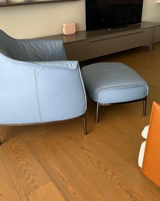 Poltrona Frau Archibald con pouf