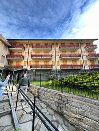 Palazzo / Stabile di 4600 m² con più di 5 locali a