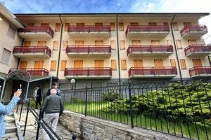 Palazzo / Stabile di 4600 m² con più di 5 locali a