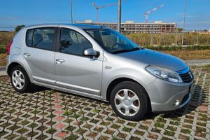 dacia saldero gpl 127 mila kilometri neopatentati 