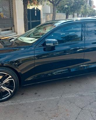 Volvo V60 Plus dark B4 eletttica/diesel 2024