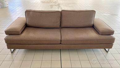 Divano di mobilificio usato 2 anni