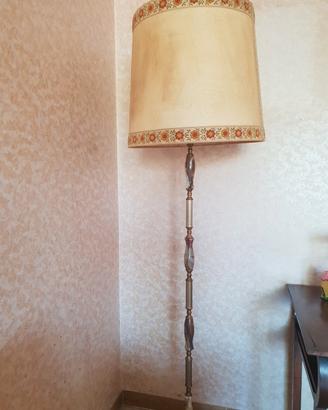 Piantana antica lampada da terra
