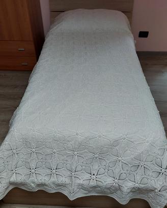 Copriletto all'uncinetto per letto singolo