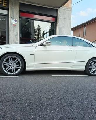 Mercedes-benz E 350 CGI Coupé BlueEFFICIENCY Avant