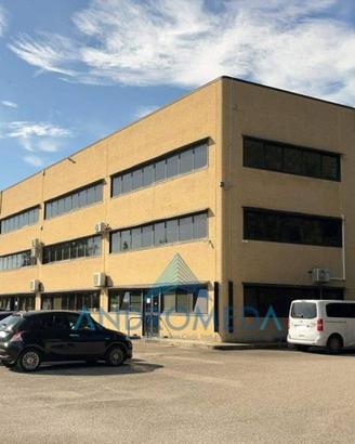 Immobile di 6510 m² con più di 5 locali a Capua