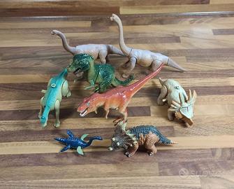 Lotto 8 Dinosauri Giocattolo Snodati e a Carica