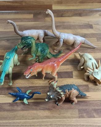 Lotto 8 Dinosauri Giocattolo Snodati e a Carica