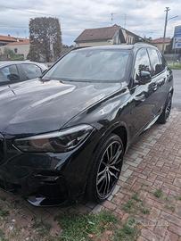 BMW X5 M. 340 cv.  250 KW