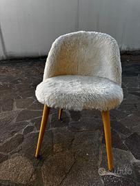 Sedia Maisons du Monde effetto pelliccia bianca
