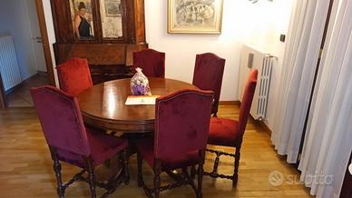Tavolo in legno estensibile con sedie