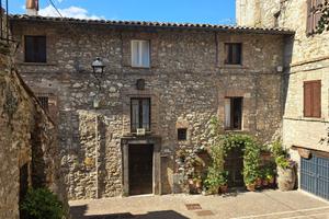 Pentalocale a Montecchio