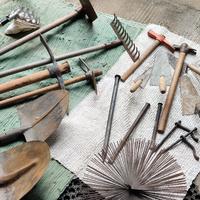 Attrezzi per giardino e muratore 