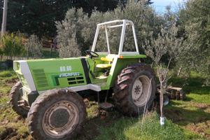 Trattore agricolo