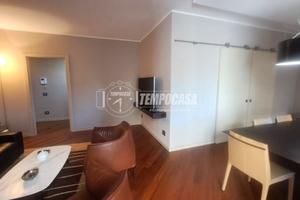 Bifamiliare a piano rialzato con tavernetta cortil