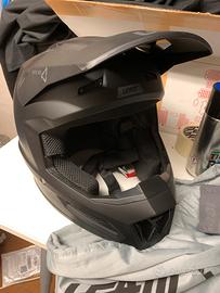 Casco cross LEATT 2.5 v24 stealth