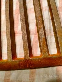 VECCHIA GRIGLIA USATA TRAPEZIA DI GHISA 