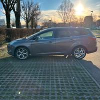 Ford focus 2012 station wagon full optional