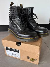 Dr. Martens personalizzate borchie