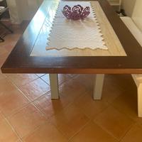 Tavolo in legno e marmo